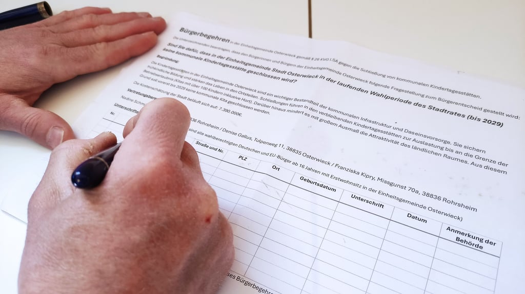 Die Organisatoren des Bürgerbegehrens sind am Wochenende (9. bis 11. Mai) in vielen Ortsteilen der Einheitsgemeinde Osterwieck unterwegs, um Unterschriften zu sammeln. Ziel ist es, alle kommunalen Kitas zu erhalten.