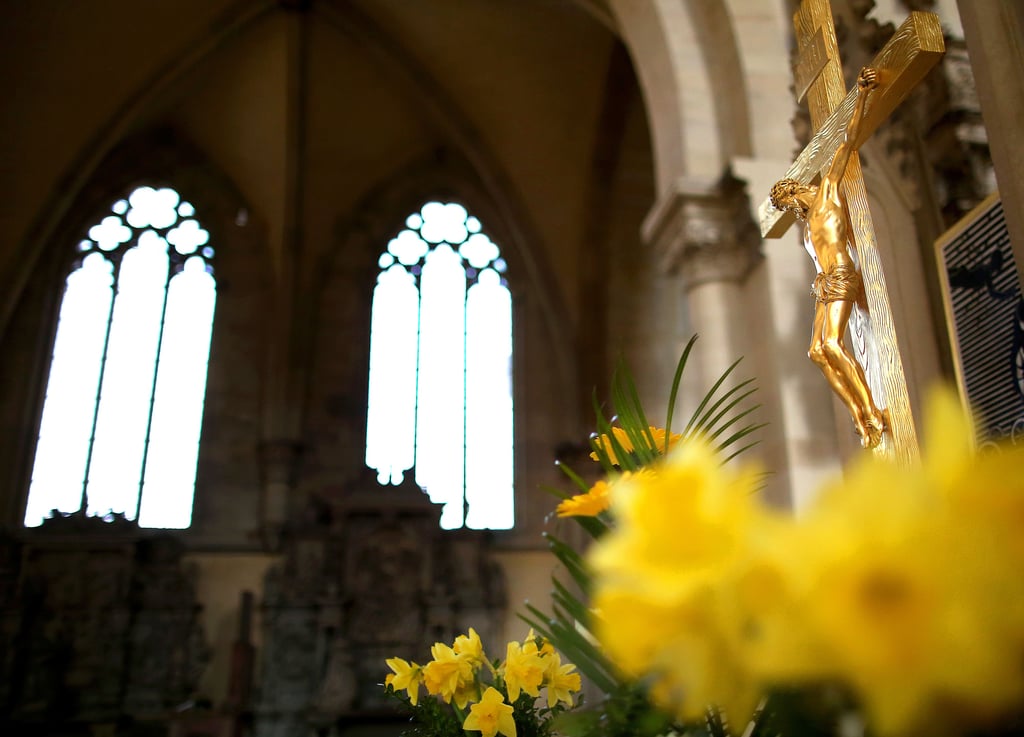 Die Kirche soll ein Ort des Friedes sein. Am Gericht in Sachsen-Anhalt will nun ein Mann wegen mutmaßlicher sexueller Übergriffe durch einen Priester klagen.