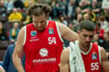 John Bryant (l.) und Aleksa Kovacevic sind enttäuscht.