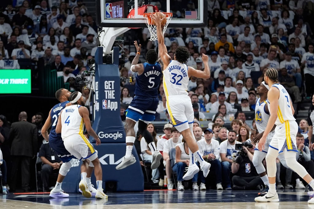 Edwards verletzte sich zwar ebenfalls, konnte im Gegensatz zu Curry aber aufs Spielfeld zurückkehren.