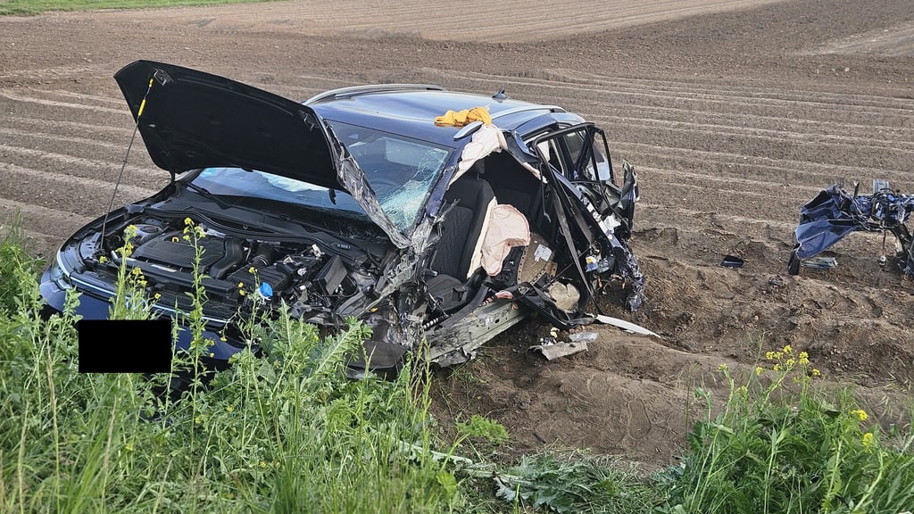 Bei einem Unfall nahe Tollwitz wurden vier Menschen schwer verletzt.