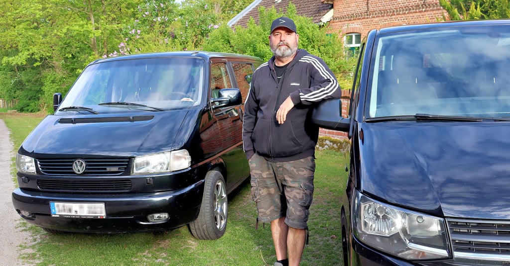 Seit 75 Jahren gibt es den VW Bulli. Thomas Tschirner aus Steimke ist ein Fan, hat gleich zwei.