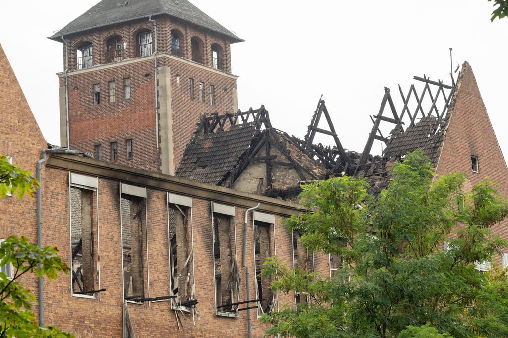 Was wird aus dem alten Landtagsgebäude in Potsdam? Nach viel Vandalismus und einem großen Brand hat ein neuer Käufer Sanierungspläne. (Archivbild)