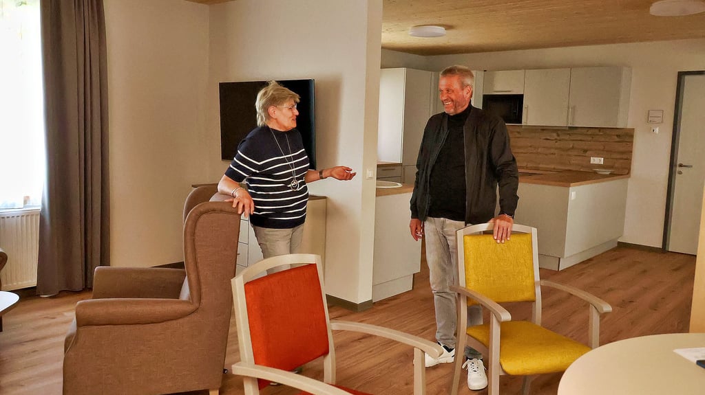 Einrichtungsleiterin Undine Heisig und Architekt Matthias Beinhoff sind im ständigen Austausch – hier in der künftigen Tagespflege der Johanniter in Mansfeld.