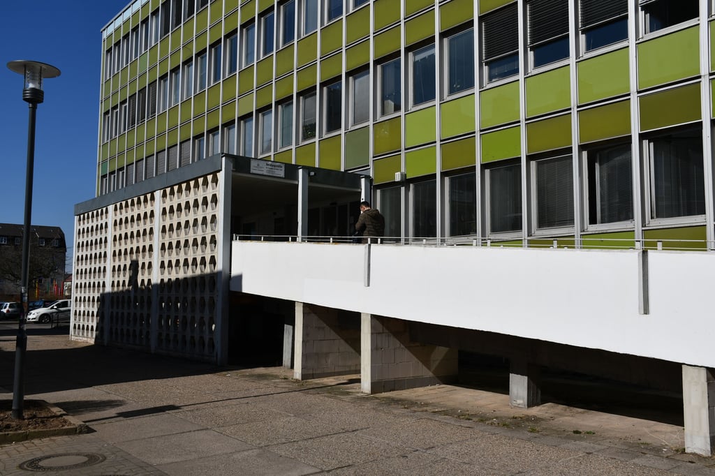 Die Rampe am Gesundheitsamt an der Lübecker Straße in Magdeburg soll abgerissen und neu gebaut werden.