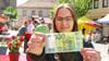 Volksstimme-Redakteurin Victoria Barnack geht mit 100 Euro über das Stadt- und Spargelfest Osterburg 2025.