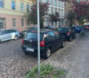 Die Verkehrszeichen für ein Halteverbot, das montags auf der einen und mittwochs auf der anderen Seite der Aribertstraße gegolten hat, sind von der Stadtverwaltung Köthen abgeschraubt worden.