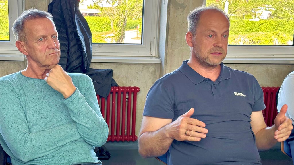 Vorstandsmitglied Michael Thieme (rechts), hier mit Vorsitzendem Jörg Hamatschek, berichtet über die Bemühungen in den vergangenen Monaten.