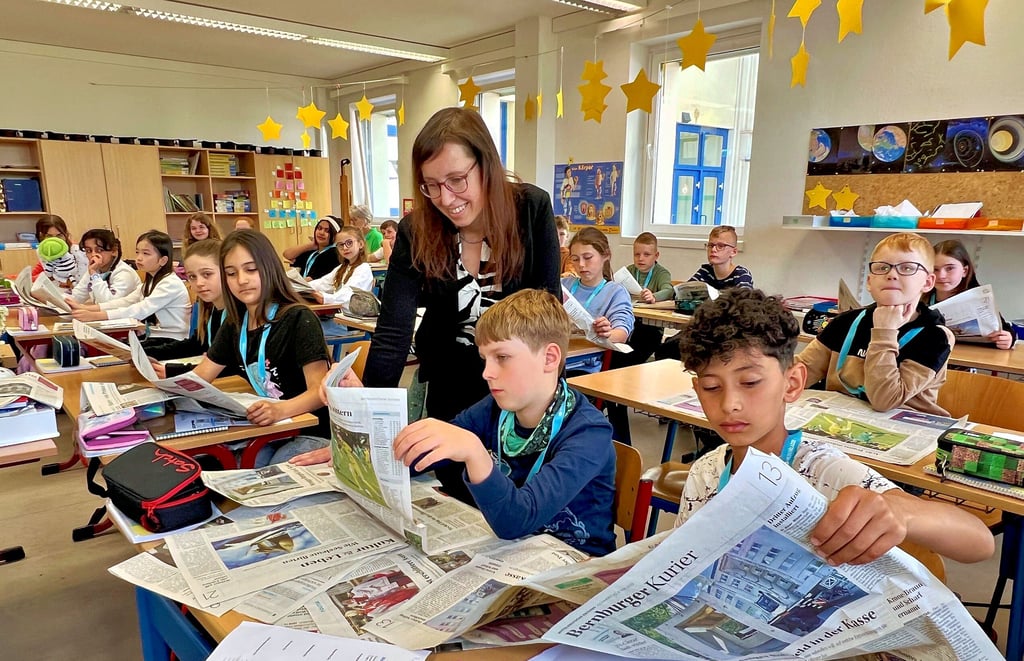 Die Schüler der Klasse 4a der Regenbogen-Grundschule in Bernburg haben am Projekt „Medienklasse“ der MZ teilgenommen und in einer Stunde auch Besuch von MZ-Redakteurin Katharina Thormann bekommen.