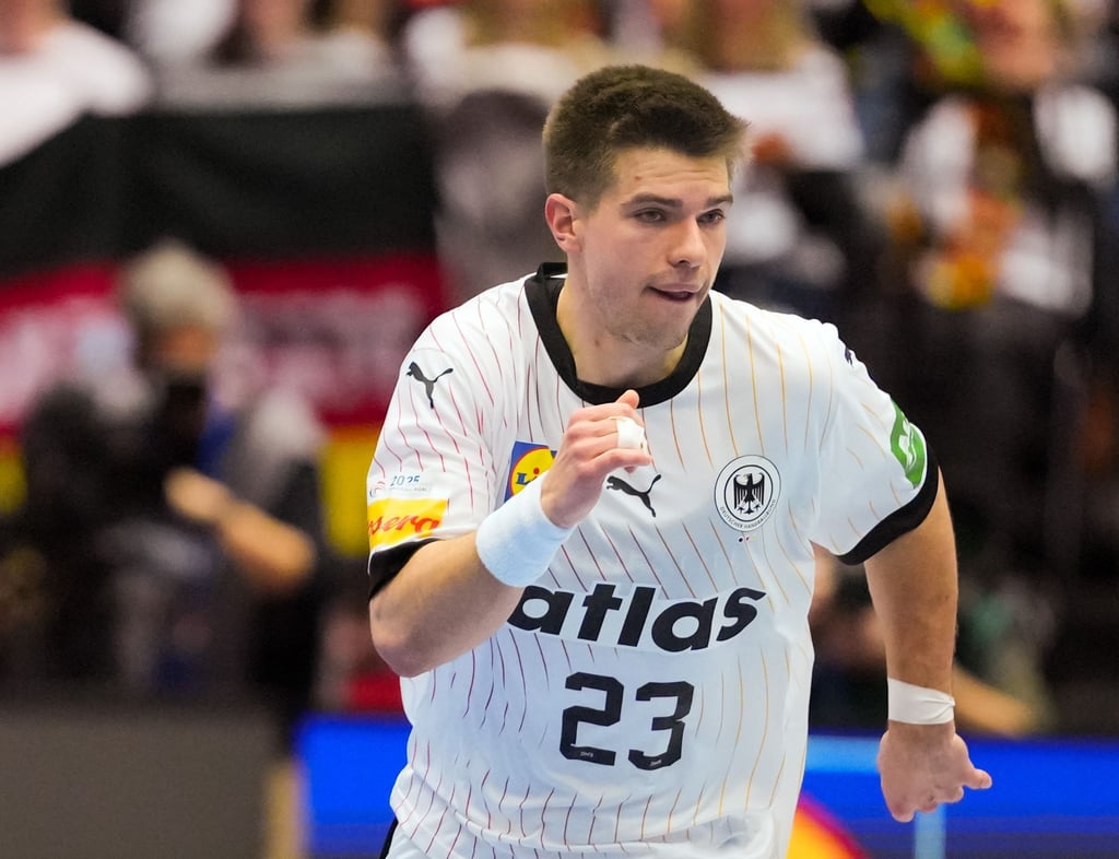 Eine echte Handball-Familie: Renars Uscins Vater Armands wird Trainer in Oranienburg.