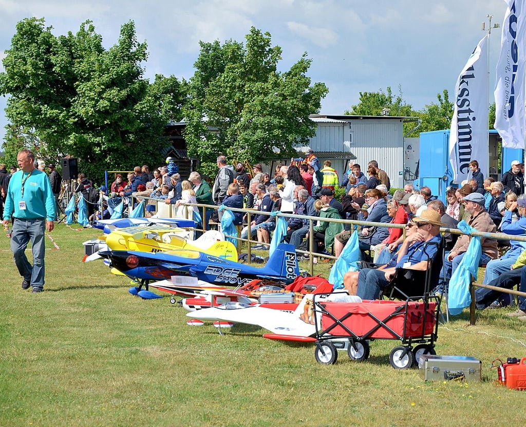 Modellflugtagimpression bei schönstem Wetter.