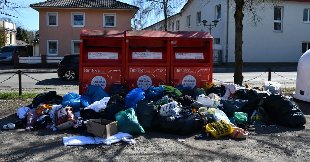 In der ganzen Einheitsgemeinde Gardelegen sah es in den letzten Wochen ähnlich aus: Lumpen vor dem Altkleidercontainer am Tivoliplatz.
