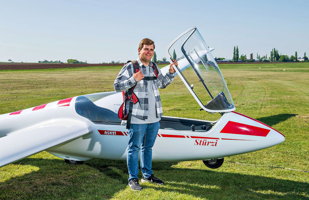 Der 24-jährige Max Wäldrich aus Herrengosserstedt ist Flugbetriebsleiter im Haus der Luftsportjugend, Fluglehrer und Ausbilder.