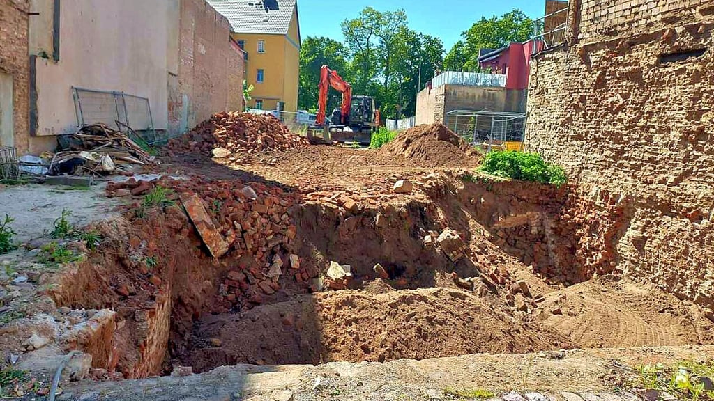 Der Keller des früheren Reuterhauses wird nun doch abgetragen.