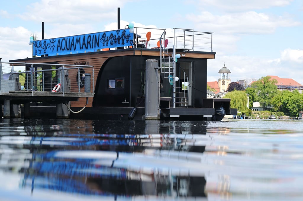 In Potsdam legt ab kommender Woche ein Hausboot für die psychische Behandlung von Kindern ab.