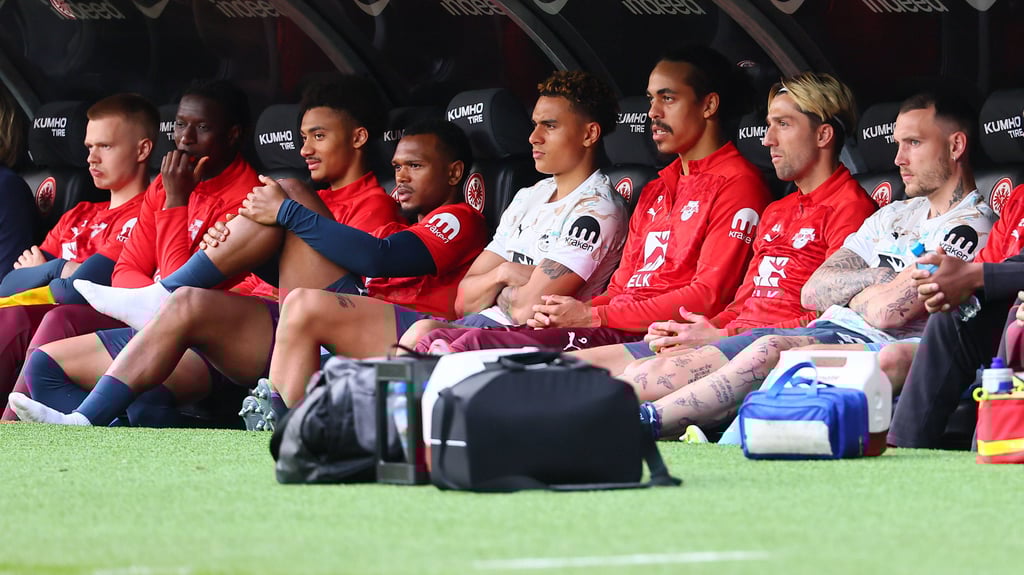 Nur Zuschauer: David Raum und Kevin Kampl (von rechts).