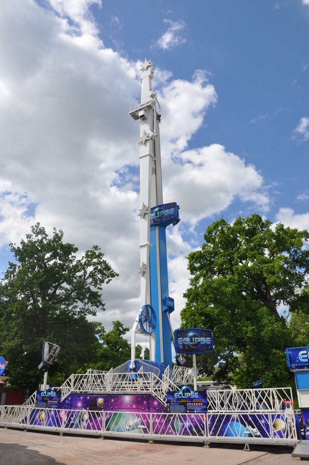 Das Eclipse auf dem Schützenplatz in Stendal verspricht eine Menge Adrenalin. Die Attraktion kommt aus Frankreich.