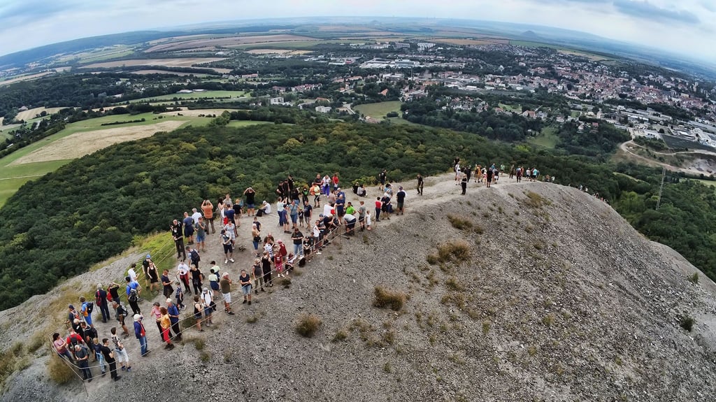 Blick auf Sangerhausen vom Gipfel der Halde "Hohe Linde".