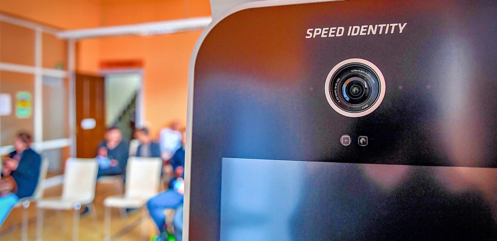 Mit Automaten wie diesem können Bürgerinnen und Bürger direkt in der Behörde ein digitales Passfoto von sich erstellen.