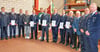 Der Verbandsgemeinde-Bürgermeister Michael Stöhr (4.v.l.), Bürgermeister Reinhard Luckner, Verbandsgemeinde-Wehrleiter Michael Kieler (3.v.l.),  Egelns Wehrleiter Michael Rommel (r.) und dessen Stellvertreter Patrick Drebfenstedt (2.v.r.) mit den beförderten  Kameraden. 