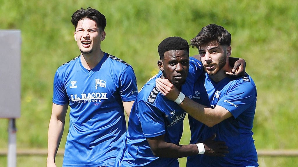Auf Bocar Baro (M.) muss die HFC-Verteidigung am Sonntag besonders gut aufpassen.
