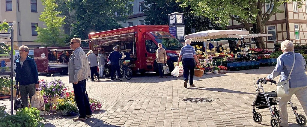 Blick auf den Magdalenenplatz: Hier ist in der Burger Innenstadt zweimal in der Woche ein Wochenmarkt eingerichtet.