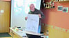 Auf das richtige Ködern kommt es an: Dietmar Isaiasch zeigt im Raubfisch-Seminar verschiedene Angeltechniken.