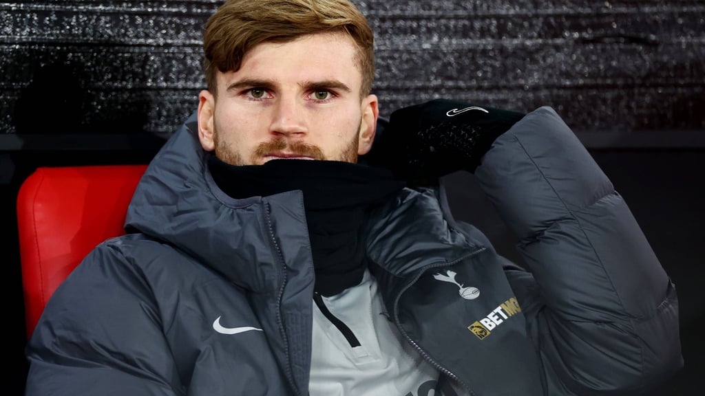 Timo Werner auf der Bank der Spurs.