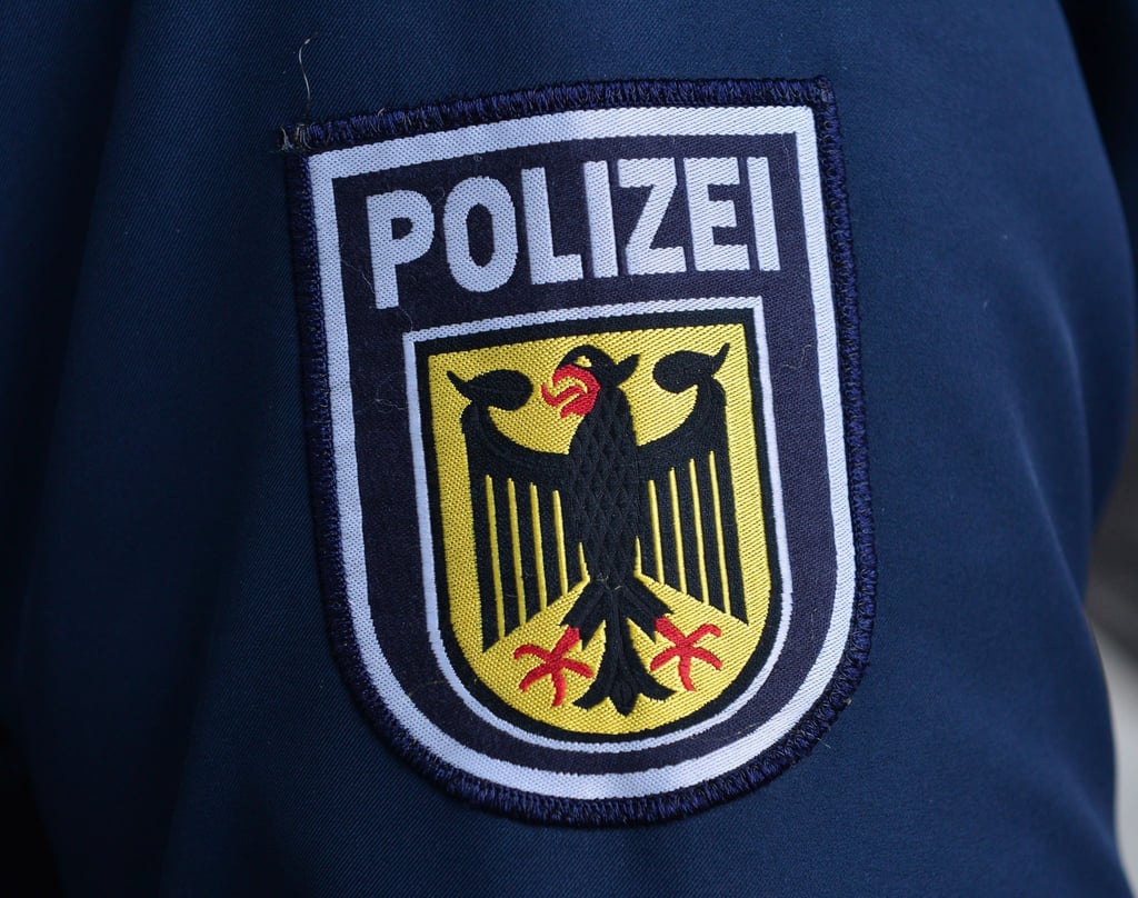 In Leipzig hat ein 20-Jähriger Steine auf Reisende geworfen. (Symbolbild)