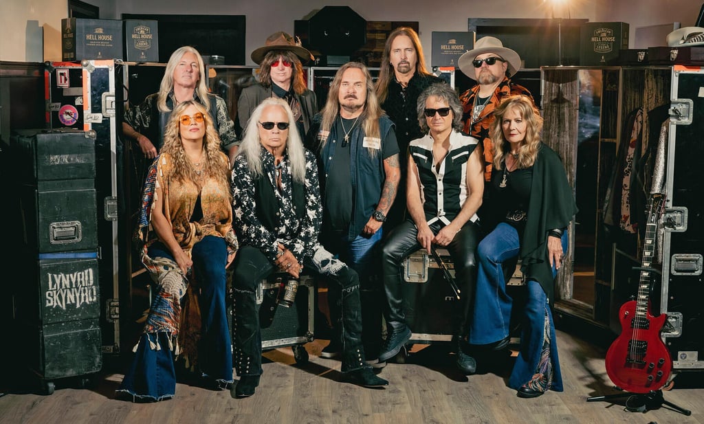 Lynyrd Skynyrd - in der vorderen Reihe (2. v. l.): Gitarrist Rickey Medlocke