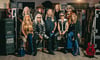 Lynyrd Skynyrd - in der vorderen Reihe (2. v. l.): Gitarrist Rickey Medlocke