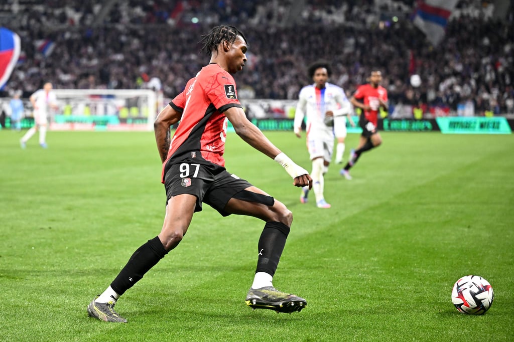 Jeremy Jacquet ist für Stade Rennes am Ball.