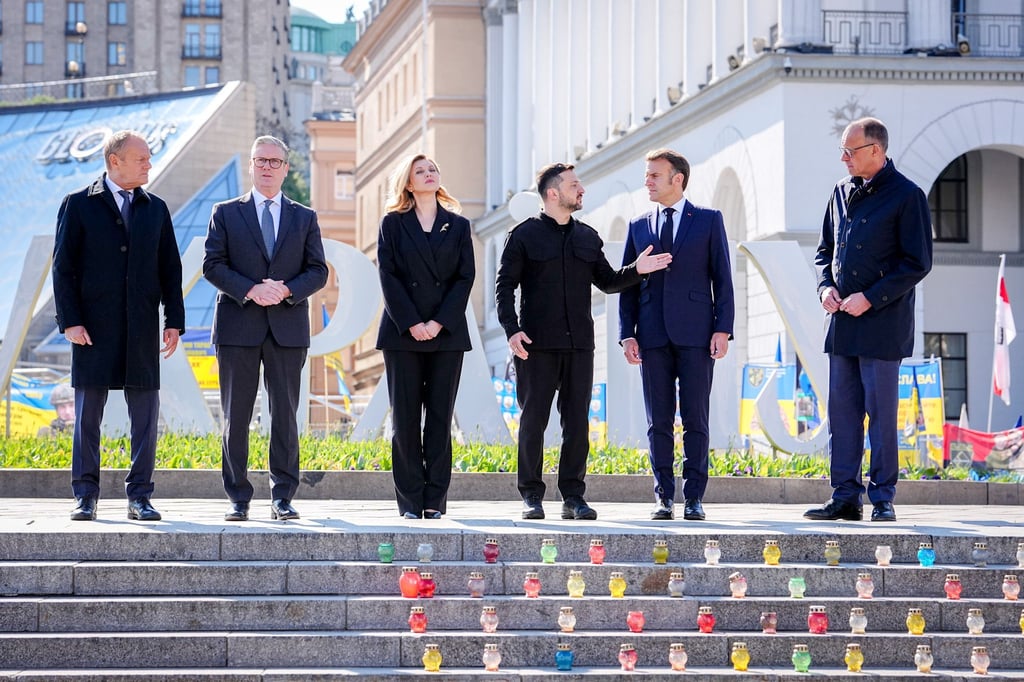 Tusk, Starmer, Macron und Merz mit dem ukrainischen Präsidenten Wolodymyr Selenskyj.