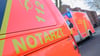 Bei einem Frontalzusammenstoß mit einem Auto wird ein junger Motorradfahrer lebensgefährlich verletzt. (Symbolbild)