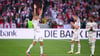 Thomas Müller wurde durch ein Spalier in seinem letzten Bayern-Heimspiel verabschiedet.