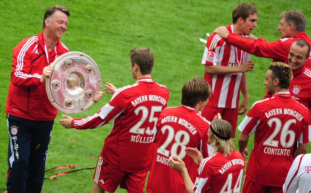 Louis van Gaal (l) prägte die Karriere von Thomas Müller entscheidend.