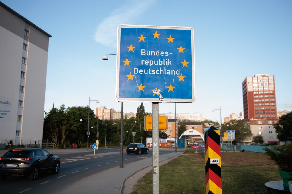 Die neue Bundesregierung will mit zusätzlichen Grenzkontrollen und Zurückweisungen von Asylbewerbern gegen unerwünschte Migration vorgehen. (Archivbild)