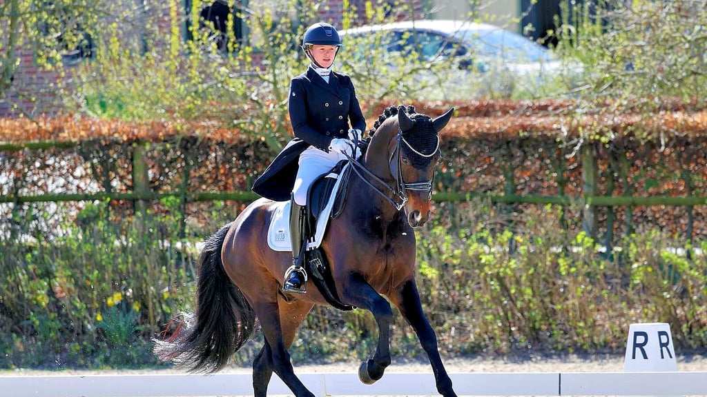 Malin Schoch auf Florissant beim Sichtungsturnier in Hagen Anfang April. Hier qualifizierten sie sich für Warendorf.