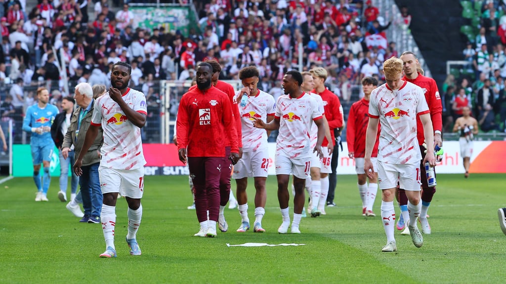 Wer muss und wer will gehen? Enttäuschte Spieler von RB Leipzig in Bremen.