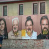 Rechte Schmierereien in Allstedt: Die Planen mit den übergroßen Fotoporträts werden abgenommen.