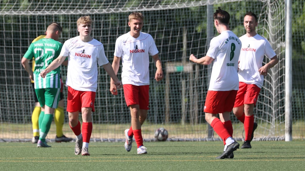 Angus Wilhelm Niemann, Jamil Pepito Zander, Oskar Steinke, Lasse Schlotter (v. l.) blieben mit dem SV Arminia zum vierten Mal in Serie zu Hause ungeschlagen.
