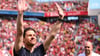 Xabi Alonso wird trotz einer Niederlage im letzten Heimspiel von den Fans gefeiert.