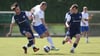 Arne Gerstner (M.) sorgte in der zweiten Halbzeit für mehr Schwung bei der SV Fortuna im Spiel gegen Thalheim – Aleksander Marek Mrozik (l.) und Viktor Stashenko.
