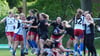 Hamburgs Spielerinnen jubeln nach dem Schlusspfiff.