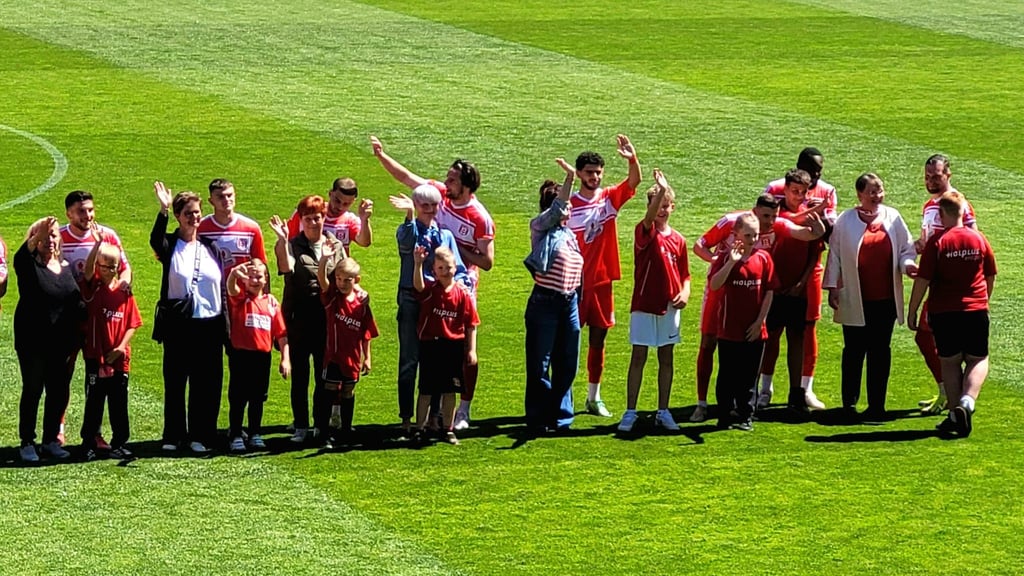 Die HFC-Profis liefen mit ihren Müttern auf.