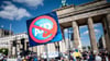 Mehrere tausend Menschen haben in Berlin gegen die AfD demonstriert.