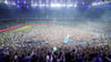 HSV-Fans stürmten nach dem Spiel auf den Rasen - dabei kam es auch zu Verletzungen.