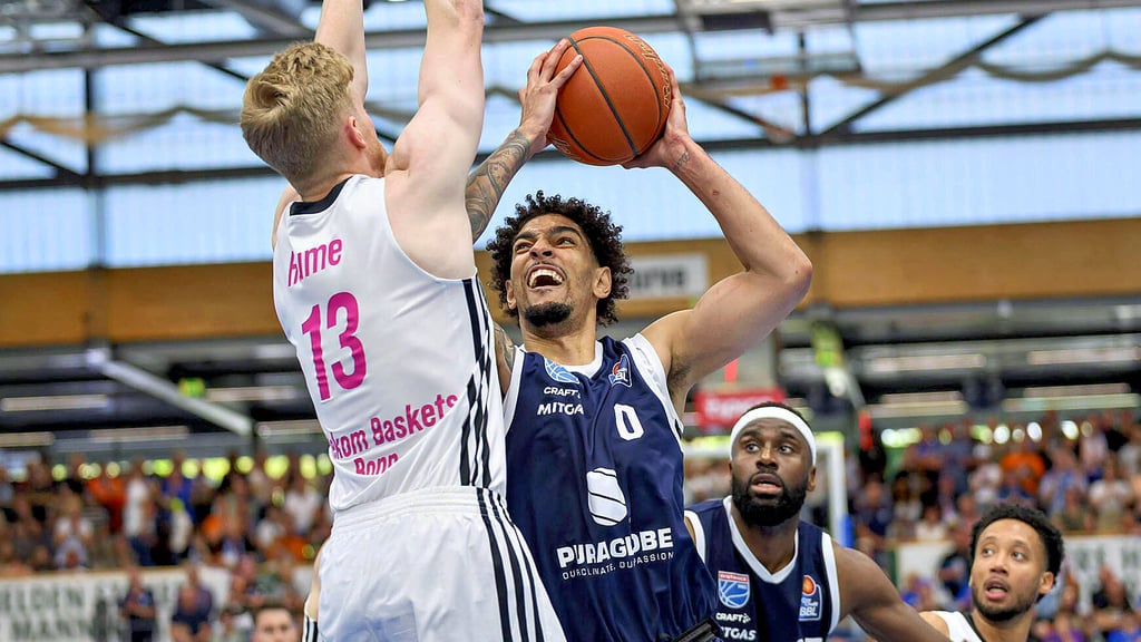 Michael Devoe (r.) gälnzte mit 24 Punkten für den MBC.