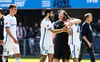 Zeugwart Heiko Horner und Mitspieler Mohammed El Hankouri waren da für Baris Atik im Moment der großen Betrübheit. 