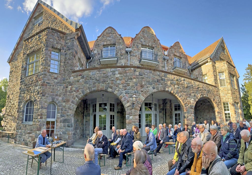 Derzeit Ausnahme: politisch-kulturelle Veranstaltungen auf der Terrasse von Schloss Wendgräben.
